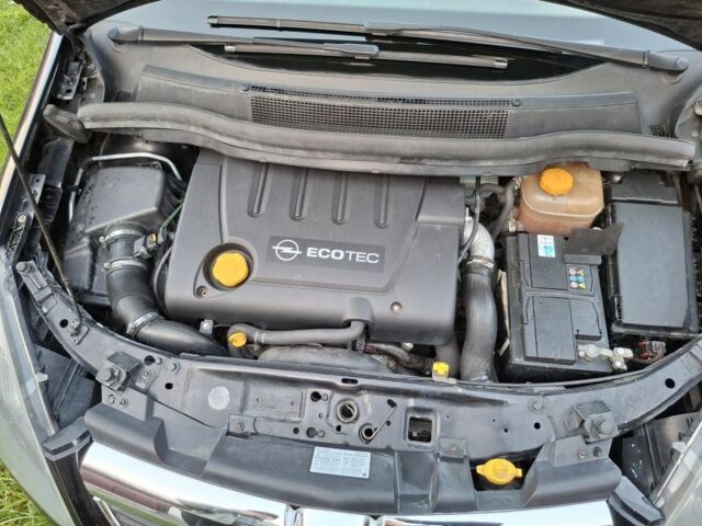 Черный Опель Зафира, объемом двигателя 1.9 л и пробегом 346 тыс. км за 5700 $, фото 6 на Automoto.ua