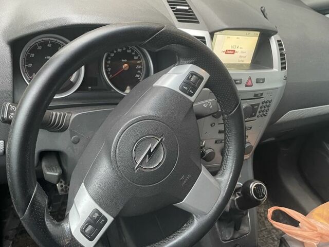 Черный Опель Зафира, объемом двигателя 1.8 л и пробегом 187 тыс. км за 5400 $, фото 4 на Automoto.ua