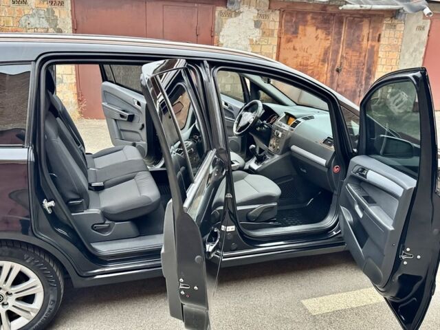 Черный Опель Зафира, объемом двигателя 1.8 л и пробегом 279 тыс. км за 4600 $, фото 15 на Automoto.ua