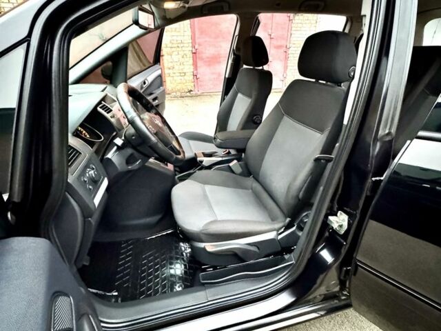 Черный Опель Зафира, объемом двигателя 1.8 л и пробегом 279 тыс. км за 4600 $, фото 17 на Automoto.ua