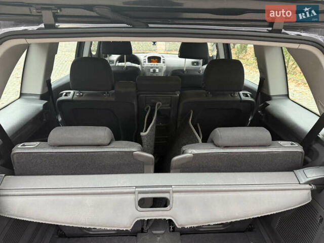 Черный Опель Зафира, объемом двигателя 1.6 л и пробегом 270 тыс. км за 4600 $, фото 12 на Automoto.ua