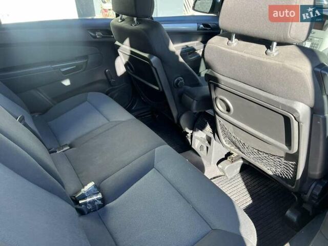 Черный Опель Зафира, объемом двигателя 1.91 л и пробегом 378 тыс. км за 3999 $, фото 8 на Automoto.ua