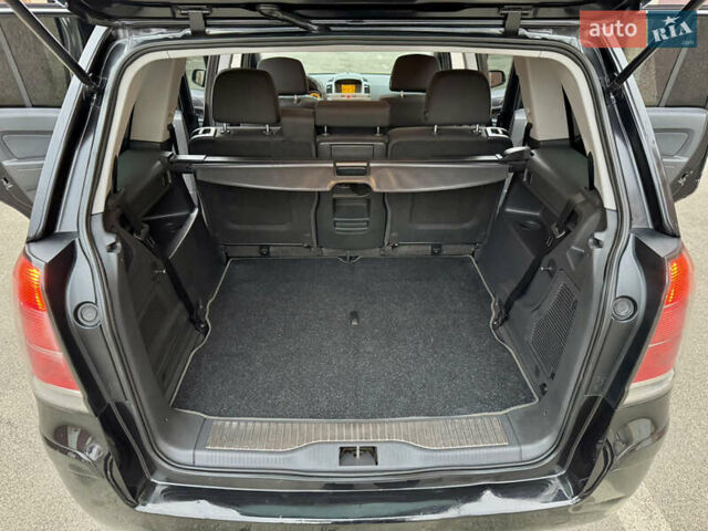 Чорний Опель Зафіра, об'ємом двигуна 1.8 л та пробігом 284 тис. км за 4600 $, фото 16 на Automoto.ua