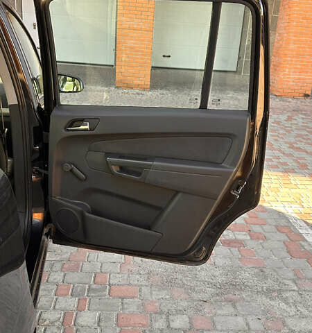 Чорний Опель Зафіра, об'ємом двигуна 1.8 л та пробігом 107 тис. км за 8200 $, фото 18 на Automoto.ua