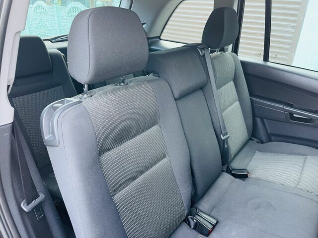 Черный Опель Зафира, объемом двигателя 1.9 л и пробегом 190 тыс. км за 5900 $, фото 9 на Automoto.ua