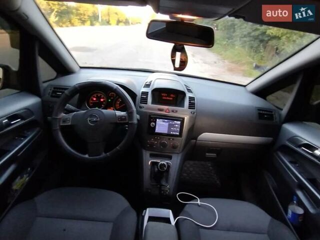 Черный Опель Зафира, объемом двигателя 1.6 л и пробегом 245 тыс. км за 4650 $, фото 14 на Automoto.ua