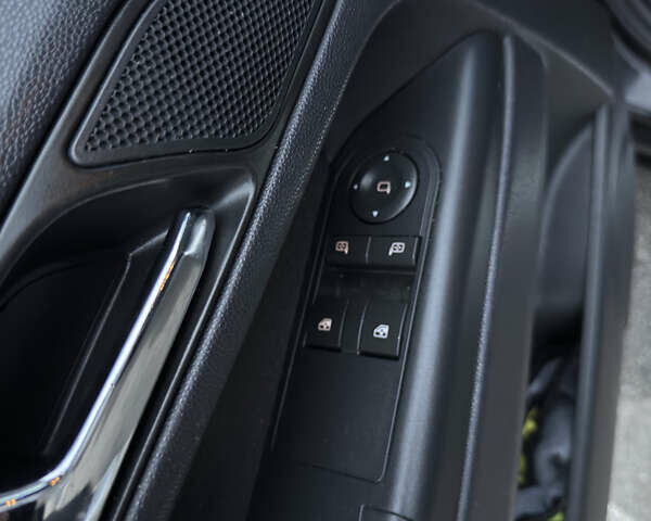 Черный Опель Зафира, объемом двигателя 1.91 л и пробегом 344 тыс. км за 5300 $, фото 13 на Automoto.ua