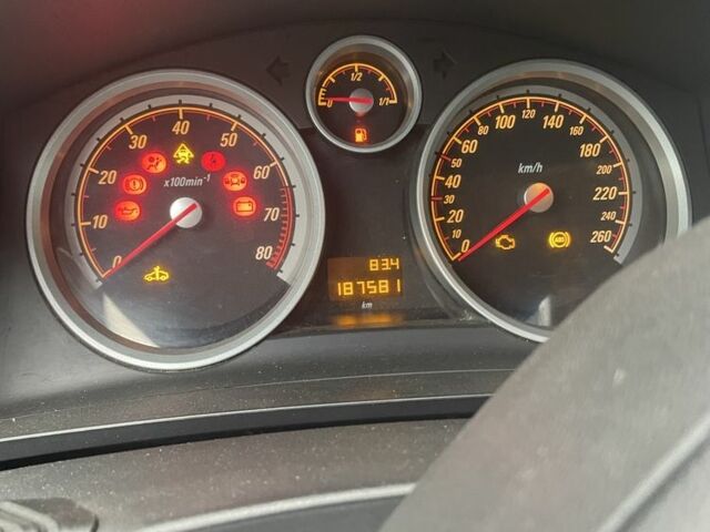 Черный Опель Зафира, объемом двигателя 1.8 л и пробегом 187 тыс. км за 5400 $, фото 5 на Automoto.ua