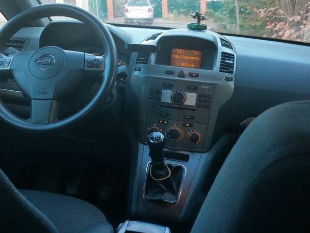 Чорний Опель Зафіра, об'ємом двигуна 1.8 л та пробігом 294 тис. км за 6000 $, фото 4 на Automoto.ua