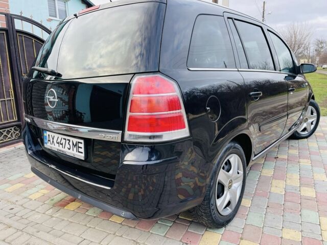 Черный Опель Зафира, объемом двигателя 1.9 л и пробегом 190 тыс. км за 5900 $, фото 1 на Automoto.ua