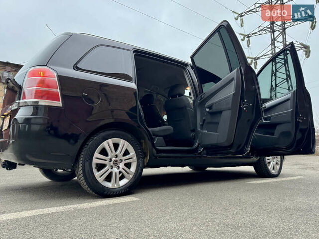 Чорний Опель Зафіра, об'ємом двигуна 1.8 л та пробігом 284 тис. км за 4600 $, фото 10 на Automoto.ua