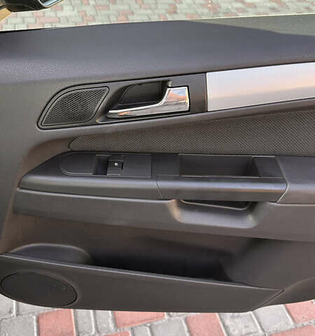 Чорний Опель Зафіра, об'ємом двигуна 1.8 л та пробігом 107 тис. км за 8200 $, фото 25 на Automoto.ua