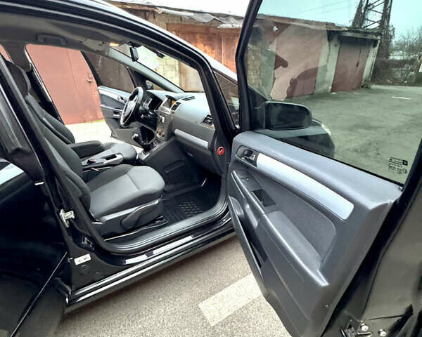 Чорний Опель Зафіра, об'ємом двигуна 1.8 л та пробігом 284 тис. км за 4600 $, фото 28 на Automoto.ua