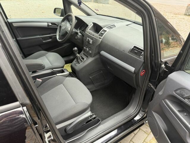 Чорний Опель Зафіра, об'ємом двигуна 1.6 л та пробігом 270 тис. км за 4750 $, фото 16 на Automoto.ua