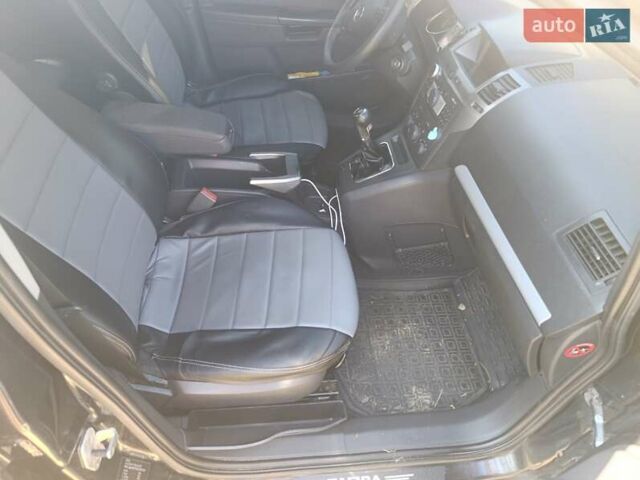 Черный Опель Зафира, объемом двигателя 1.6 л и пробегом 300 тыс. км за 5300 $, фото 5 на Automoto.ua