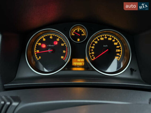 Черный Опель Зафира, объемом двигателя 1.8 л и пробегом 200 тыс. км за 6000 $, фото 27 на Automoto.ua