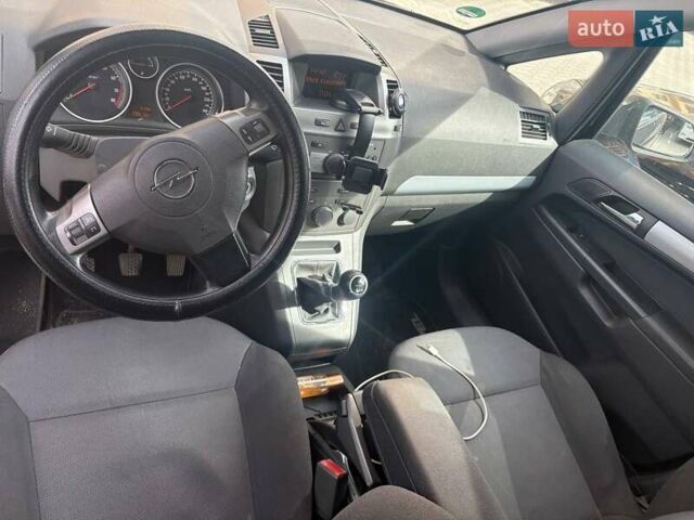 Черный Опель Зафира, объемом двигателя 2.2 л и пробегом 295 тыс. км за 4700 $, фото 8 на Automoto.ua