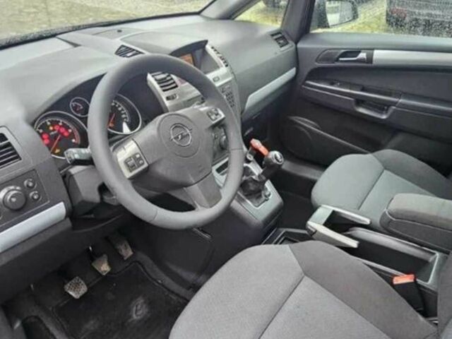 Черный Опель Зафира, объемом двигателя 1.9 л и пробегом 237 тыс. км за 2450 $, фото 5 на Automoto.ua