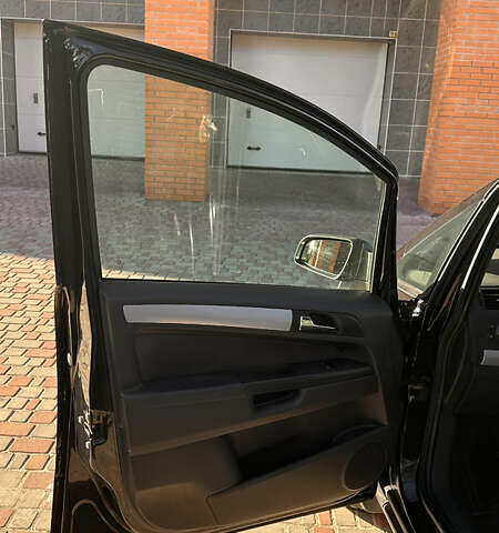 Чорний Опель Зафіра, об'ємом двигуна 1.8 л та пробігом 107 тис. км за 8200 $, фото 10 на Automoto.ua