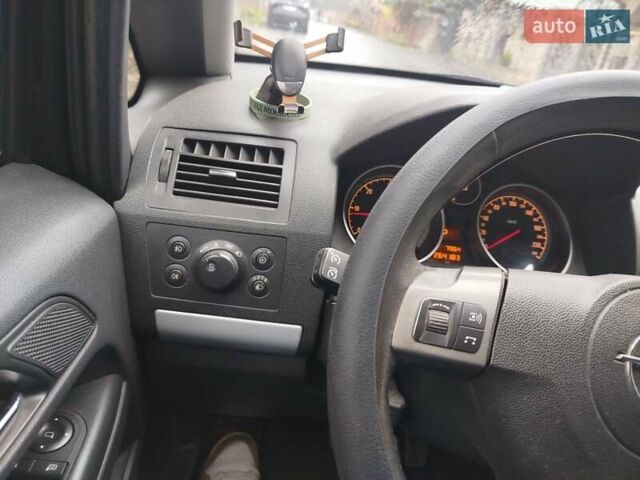 Чорний Опель Зафіра, об'ємом двигуна 1.91 л та пробігом 265 тис. км за 6100 $, фото 13 на Automoto.ua
