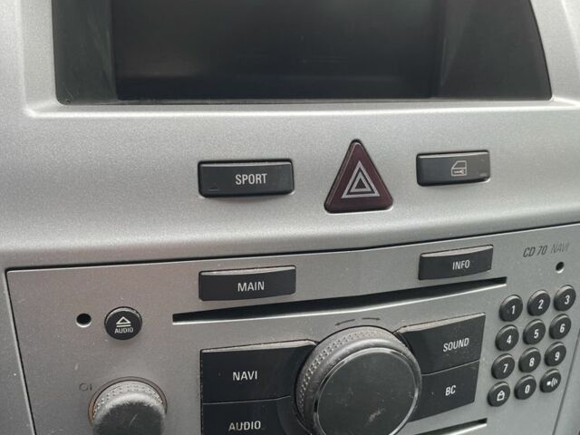 Черный Опель Зафира, объемом двигателя 1.8 л и пробегом 187 тыс. км за 5400 $, фото 10 на Automoto.ua