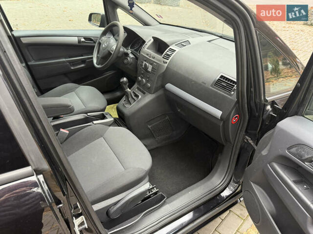 Черный Опель Зафира, объемом двигателя 1.6 л и пробегом 270 тыс. км за 4600 $, фото 15 на Automoto.ua