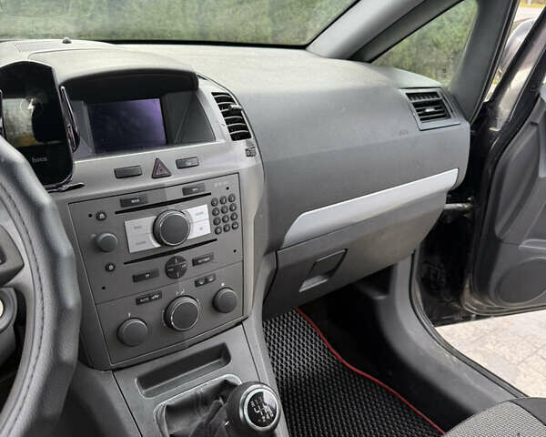 Черный Опель Зафира, объемом двигателя 1.91 л и пробегом 293 тыс. км за 5000 $, фото 3 на Automoto.ua