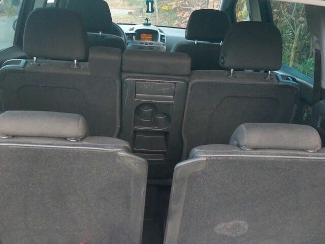 Черный Опель Зафира, объемом двигателя 1.8 л и пробегом 294 тыс. км за 6000 $, фото 5 на Automoto.ua