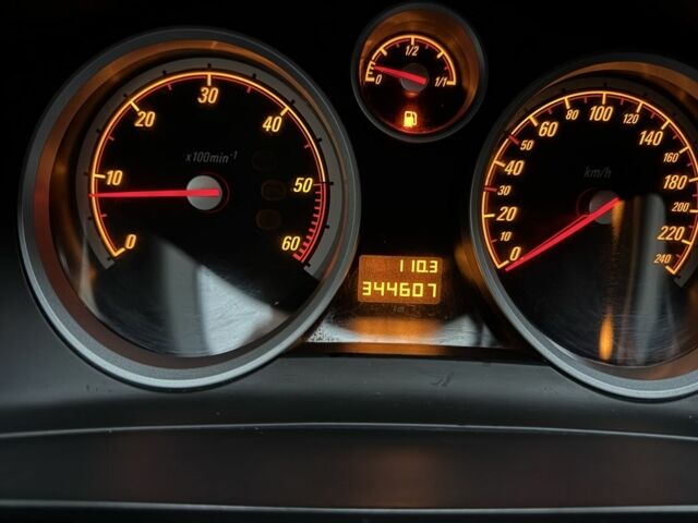 Черный Опель Зафира, объемом двигателя 1.9 л и пробегом 344 тыс. км за 5300 $, фото 5 на Automoto.ua