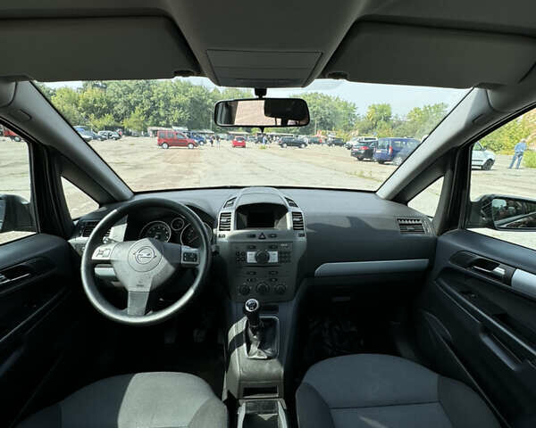 Черный Опель Зафира, объемом двигателя 1.6 л и пробегом 223 тыс. км за 6199 $, фото 16 на Automoto.ua