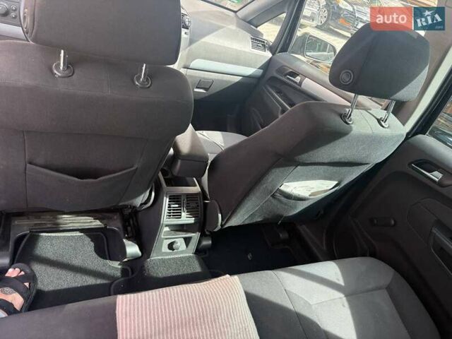 Черный Опель Зафира, объемом двигателя 2.2 л и пробегом 295 тыс. км за 4700 $, фото 6 на Automoto.ua