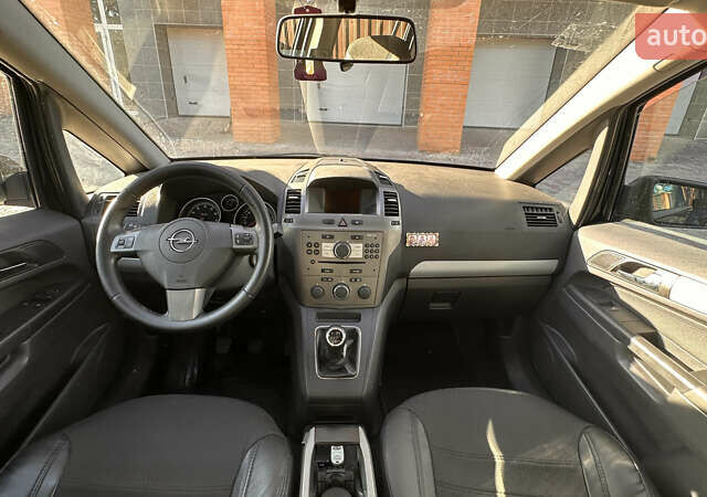 Чорний Опель Зафіра, об'ємом двигуна 1.8 л та пробігом 107 тис. км за 8200 $, фото 17 на Automoto.ua