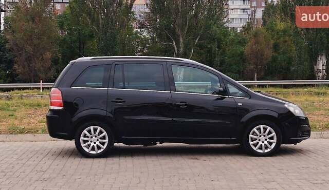 Чорний Опель Зафіра, об'ємом двигуна 1.6 л та пробігом 195 тис. км за 4999 $, фото 4 на Automoto.ua