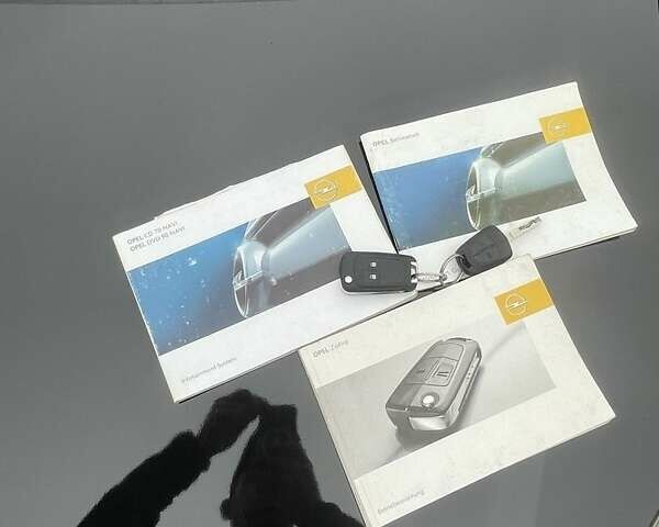 Чорний Опель Зафіра, об'ємом двигуна 1.9 л та пробігом 260 тис. км за 5500 $, фото 6 на Automoto.ua