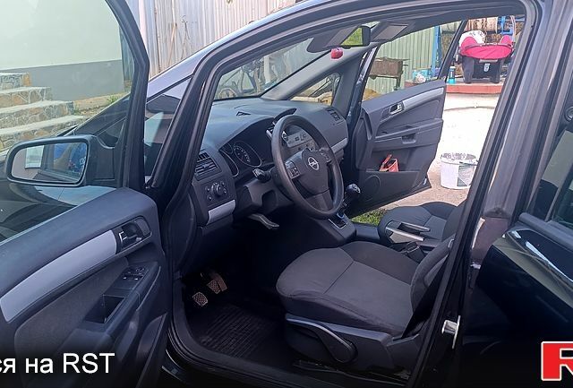 Черный Опель Зафира, объемом двигателя 1.6 л и пробегом 240 тыс. км за 5500 $, фото 6 на Automoto.ua