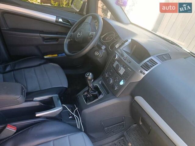 Черный Опель Зафира, объемом двигателя 1.6 л и пробегом 300 тыс. км за 5300 $, фото 6 на Automoto.ua