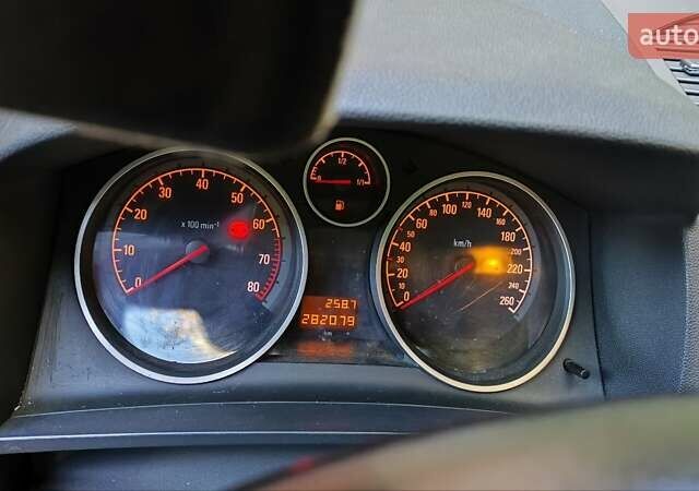 Черный Опель Зафира, объемом двигателя 2.2 л и пробегом 295 тыс. км за 4700 $, фото 10 на Automoto.ua