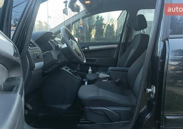 Черный Опель Зафира, объемом двигателя 1.8 л и пробегом 257 тыс. км за 5600 $, фото 13 на Automoto.ua