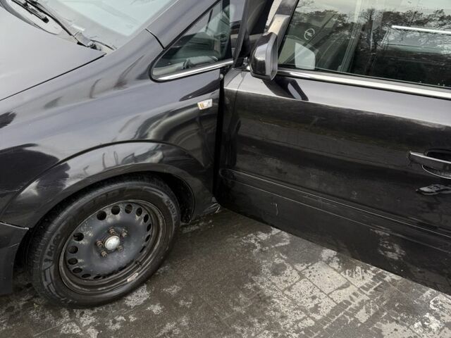 Черный Опель Зафира, объемом двигателя 1.9 л и пробегом 296 тыс. км за 5000 $, фото 8 на Automoto.ua