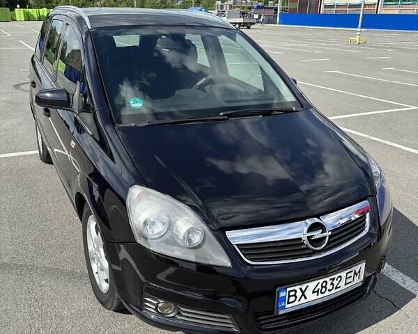 Черный Опель Зафира, объемом двигателя 1.9 л и пробегом 259 тыс. км за 6500 $, фото 1 на Automoto.ua