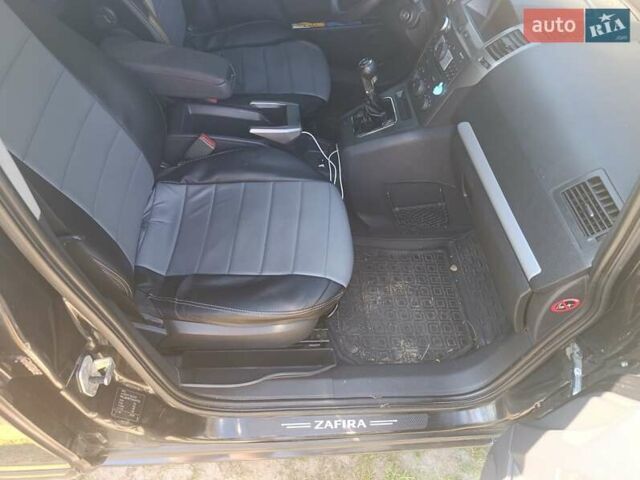 Черный Опель Зафира, объемом двигателя 1.6 л и пробегом 300 тыс. км за 5300 $, фото 8 на Automoto.ua