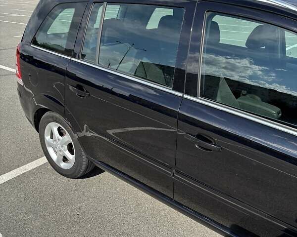 Черный Опель Зафира, объемом двигателя 1.9 л и пробегом 259 тыс. км за 6500 $, фото 9 на Automoto.ua