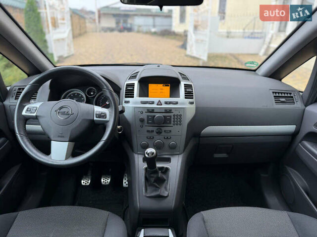 Черный Опель Зафира, объемом двигателя 1.8 л и пробегом 189 тыс. км за 5999 $, фото 7 на Automoto.ua