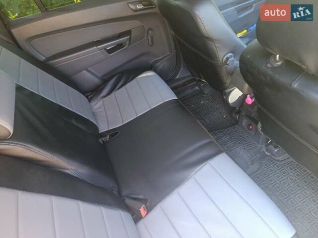 Черный Опель Зафира, объемом двигателя 1.6 л и пробегом 300 тыс. км за 5300 $, фото 14 на Automoto.ua