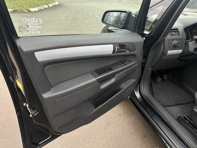 Чорний Опель Зафіра, об'ємом двигуна 1.6 л та пробігом 197 тис. км за 5700 $, фото 14 на Automoto.ua