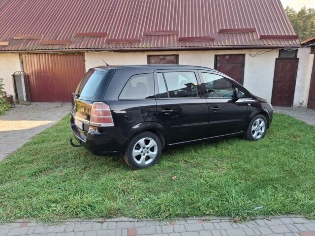 Черный Опель Зафира, объемом двигателя 1.9 л и пробегом 346 тыс. км за 5700 $, фото 1 на Automoto.ua