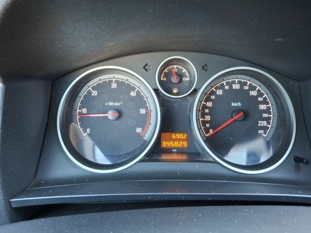 Черный Опель Зафира, объемом двигателя 1.9 л и пробегом 346 тыс. км за 5700 $, фото 7 на Automoto.ua