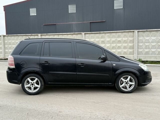 Черный Опель Зафира, объемом двигателя 1.9 л и пробегом 290 тыс. км за 2400 $, фото 1 на Automoto.ua