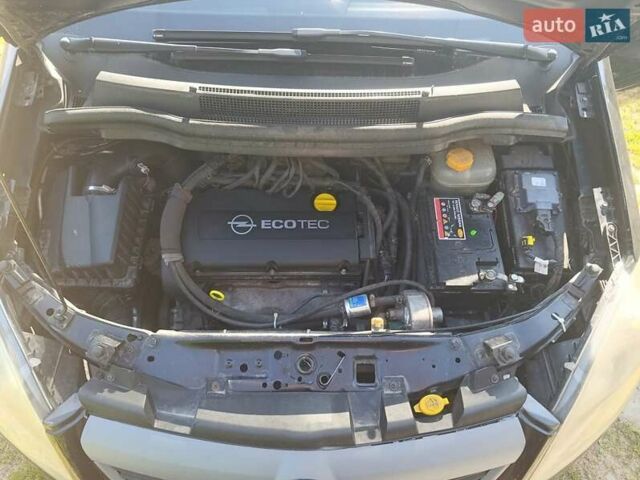 Черный Опель Зафира, объемом двигателя 1.6 л и пробегом 300 тыс. км за 5300 $, фото 10 на Automoto.ua
