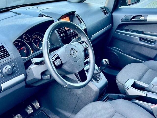 Черный Опель Зафира, объемом двигателя 0 л и пробегом 195 тыс. км за 2500 $, фото 5 на Automoto.ua